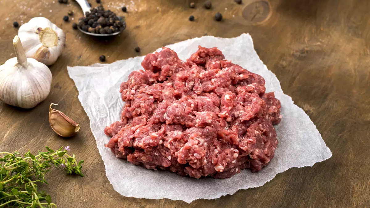 11 receitas incríveis com carne moída que vão muito além dos clássicos bifes e almôndegas