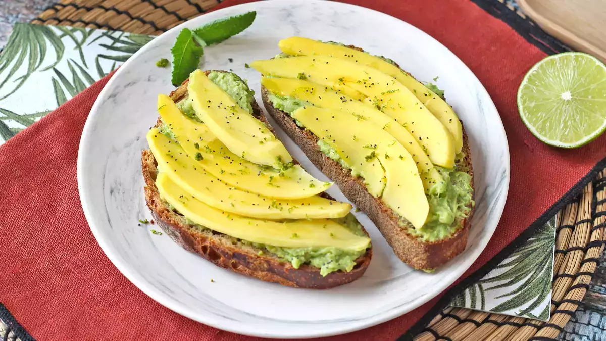 O Avocado Toast que vai mudar o seu café da manhã (pronto em 8 minutos)