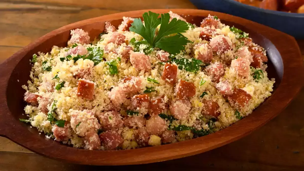 Você sabia que a farofa nasceu como comida de viagem? O motivo é genial!