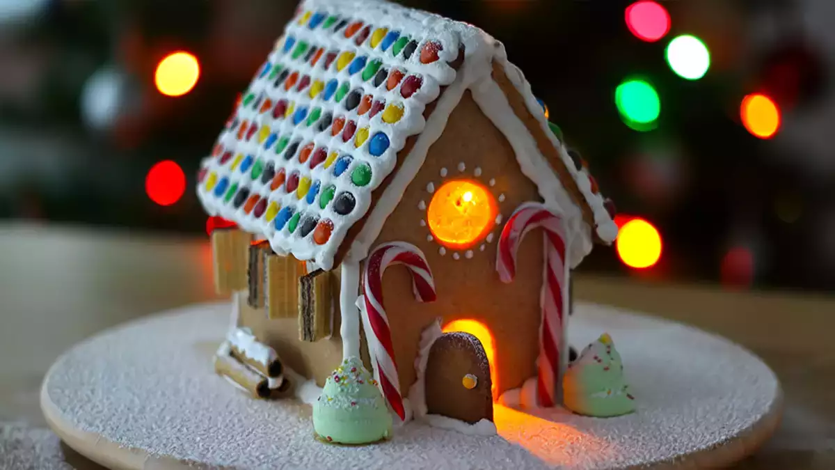 Essa casinha de Natal acende de verdade, parece ter saído de um filme e vai encantar todo mundo com sua magia