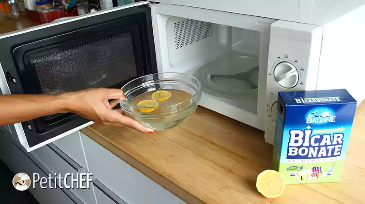 Como limpar seu micro-ondas sem esfregar?