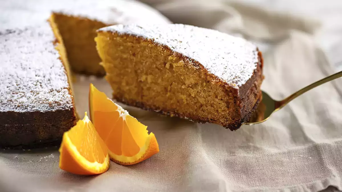 Receita antiga, cor de ouro e sabor de realeza: o que faz do bolo 14 quilates um fenômeno irresistível?