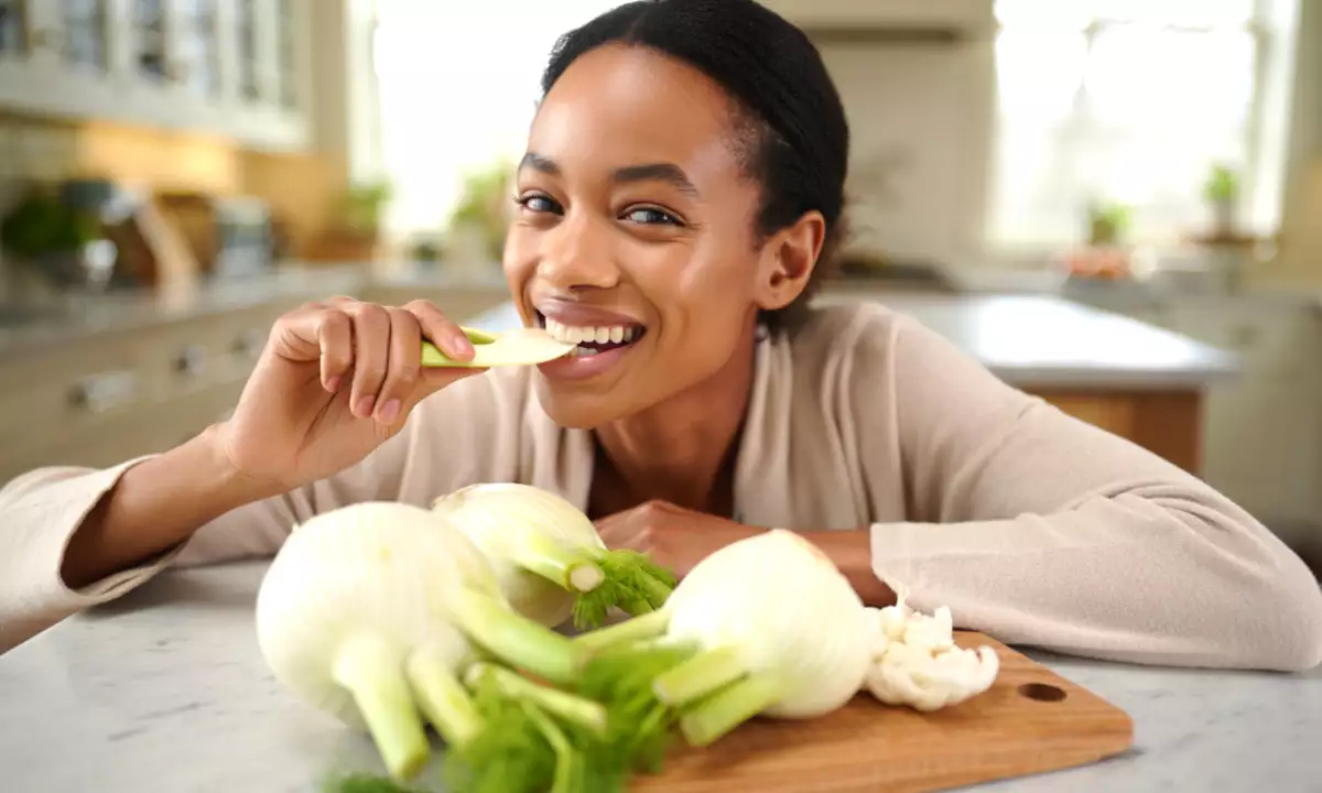 O truque da erva‑doce para transformar uma barriga estufada em cintura lisa sem sofrimento