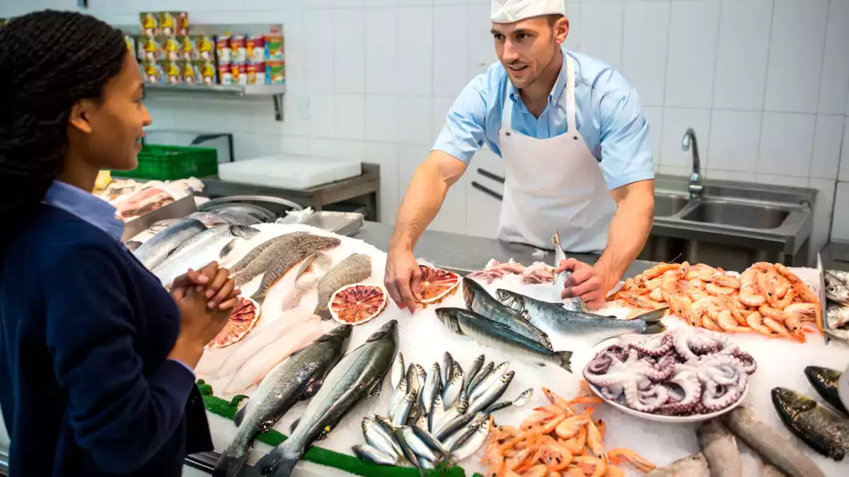 Mais nutritivo que o salmão e infinitamente mais barato: o peixe esquecido que pode mudar sua alimentação