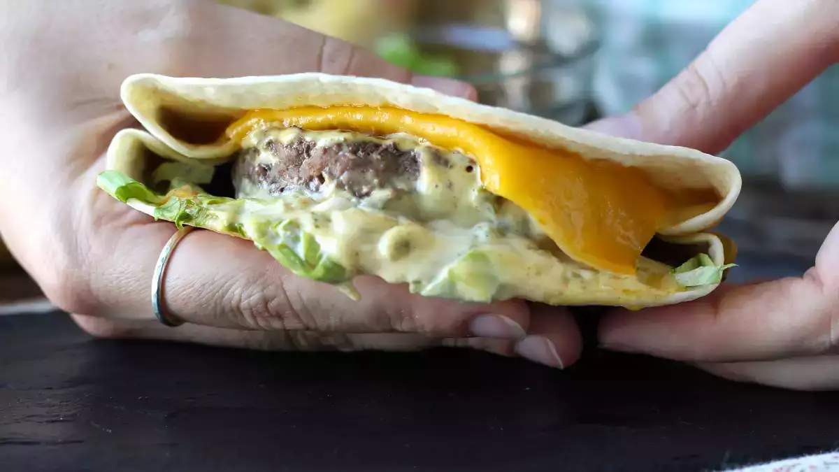 Esse wrap tem o mesmo sabor de um Big Mac... e fica pronto em apenas alguns minutos!