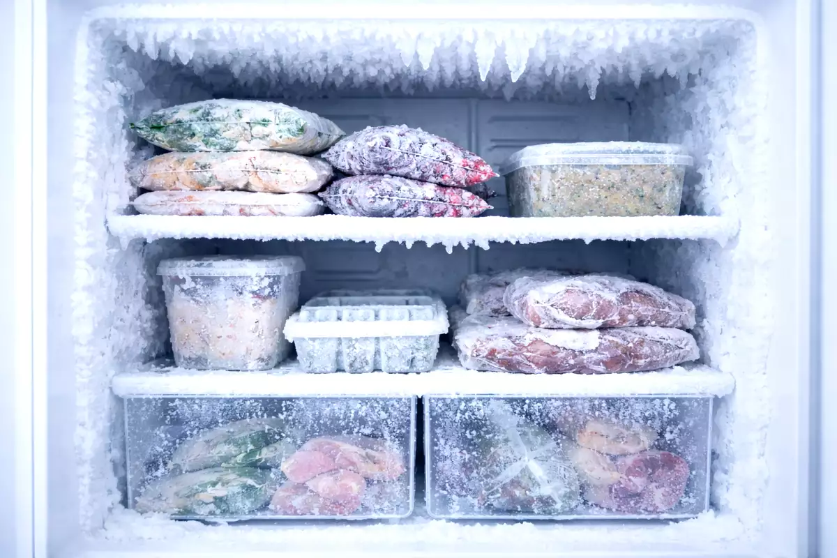 Muito gelo no seu freezer? Aqui está uma dica simples para evitar isso