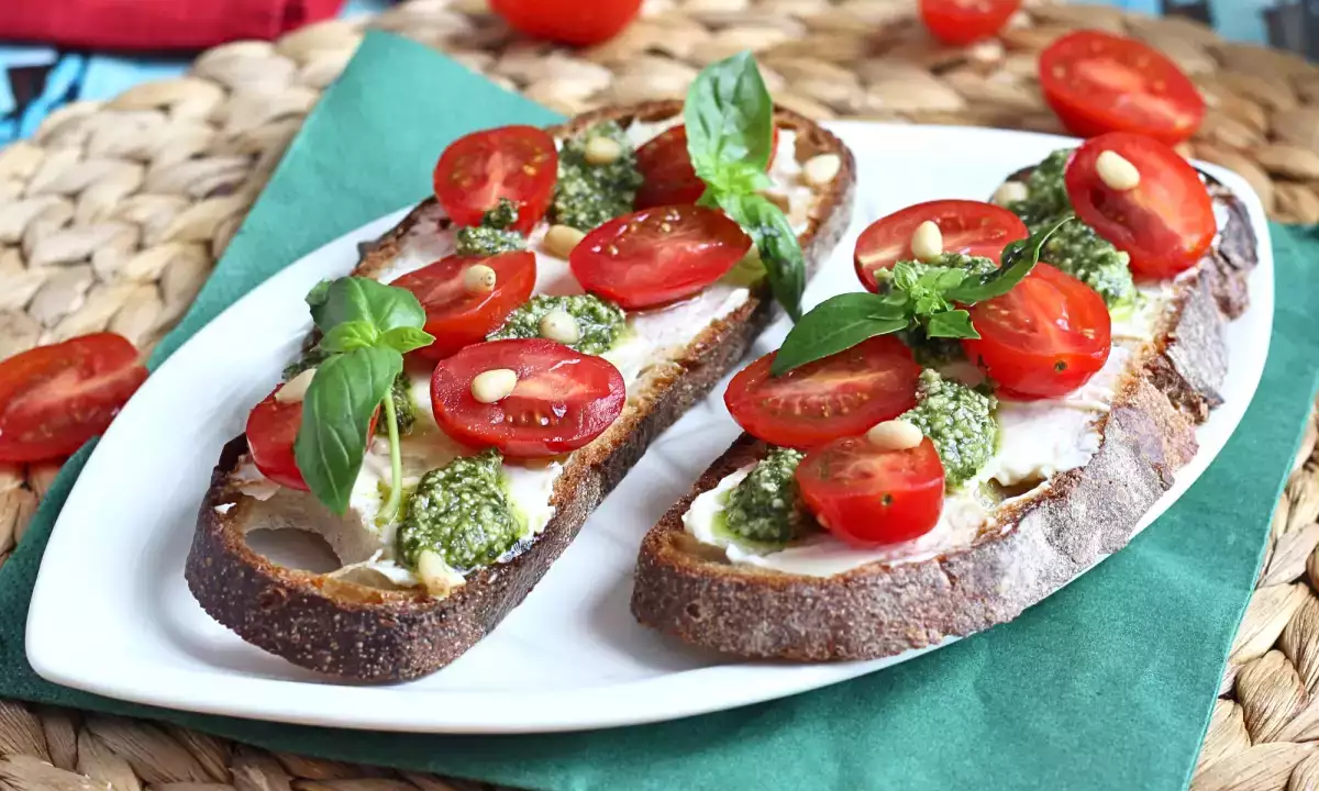 Procurando ideias para sanduíches de brunch, bagels e torradas? Aqui estão 13 receitas para inspirar você!