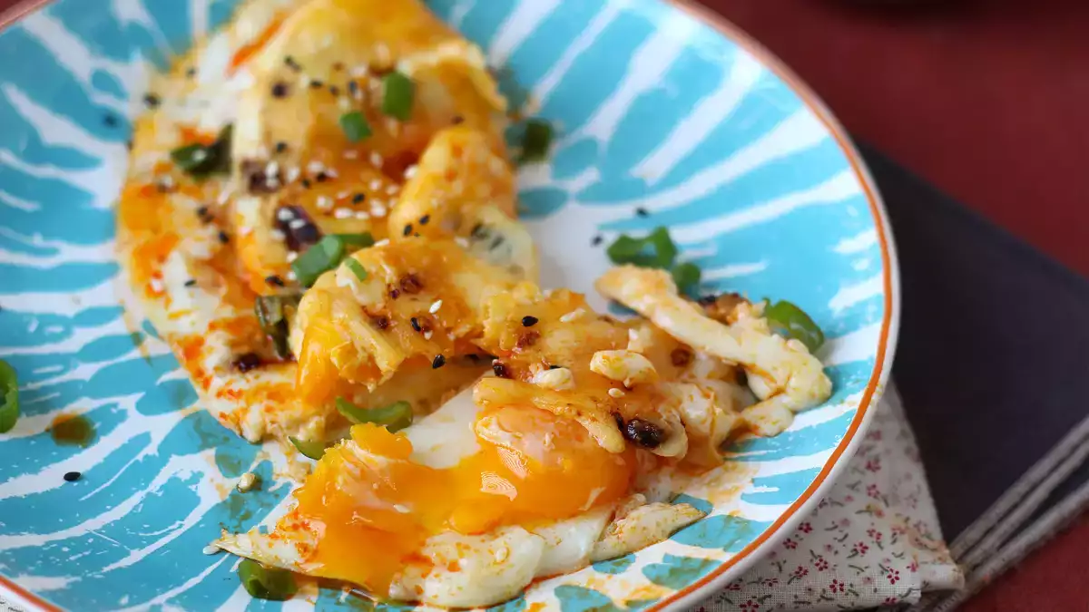 Você tem dois ovos e pouco tempo? Esta receita salvará seu jantar (e talvez o café da manhã também!)