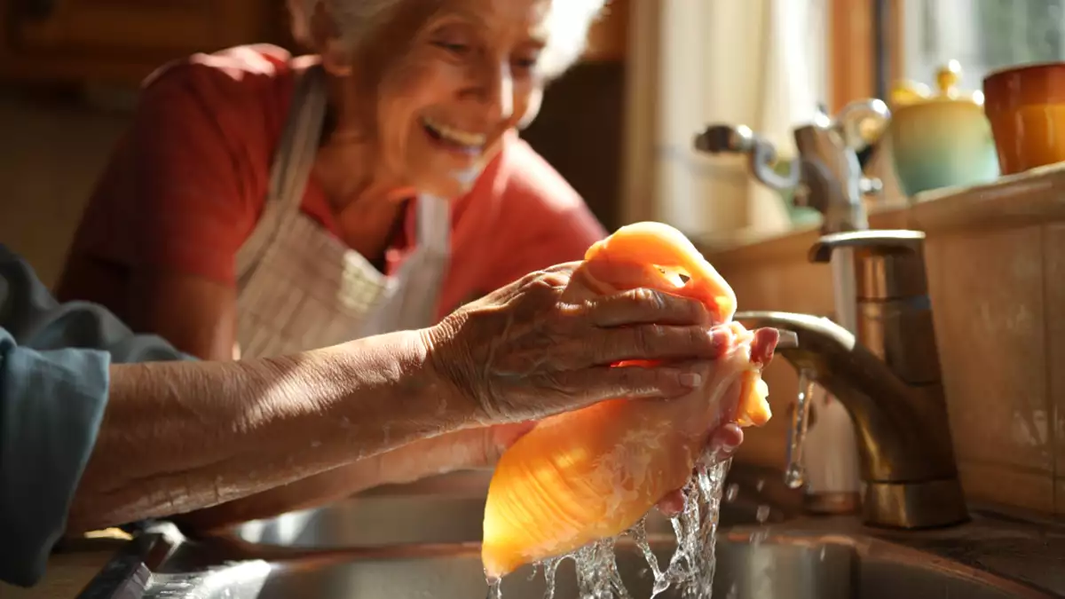 É realmente necessário lavar o frango antes de cozinhá-lo? A verdade que sua mãe e sua avó nunca lhe contaram