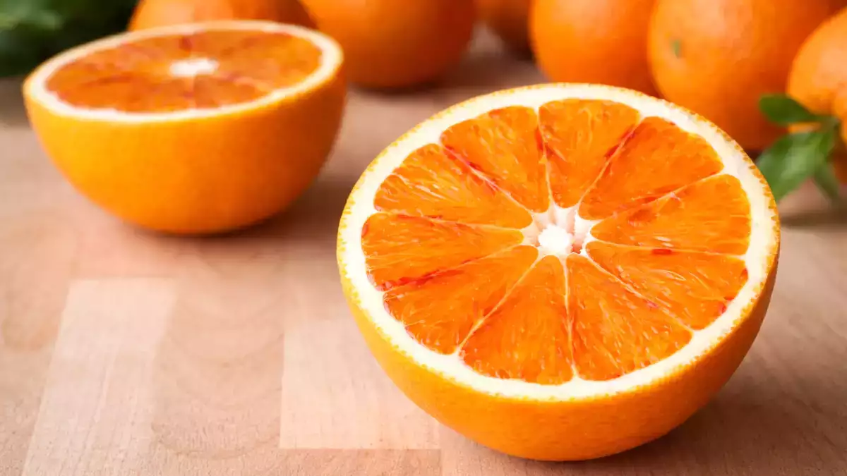 Aquela película branca na laranja não está ali por acaso e o que ela faz pode surpreender