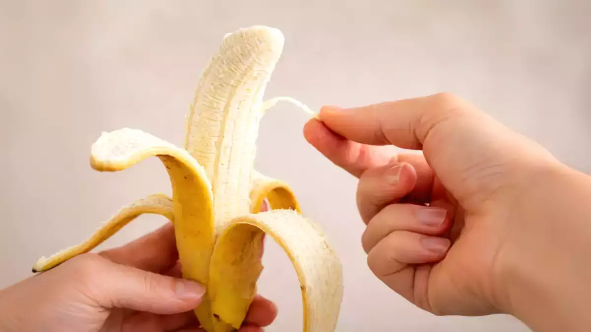 O que são aqueles “fios” na banana e por que eles aparecem o tempo todo?