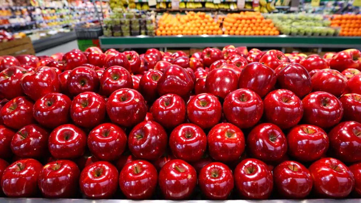 Você confia nessas maçãs brilhantes do supermercado? Há algo por trás que poucos sabem