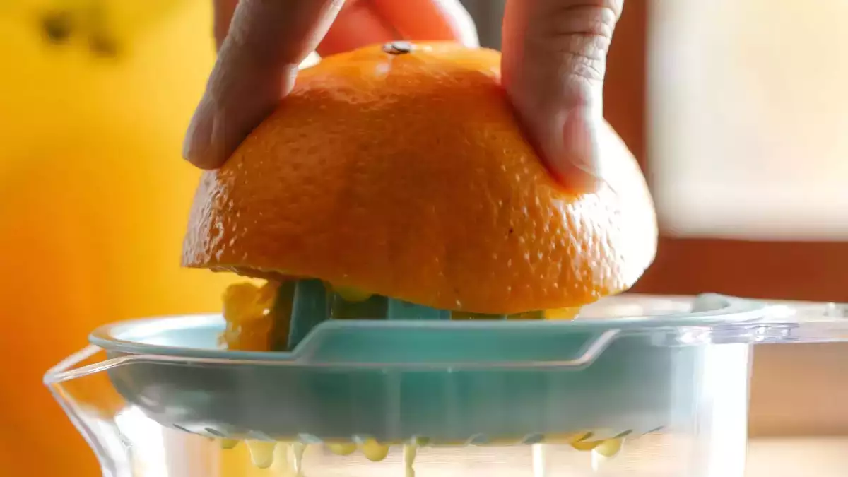 O suco de laranja realmente engorda? O que você precisa saber antes de bani-lo do seu café da manhã