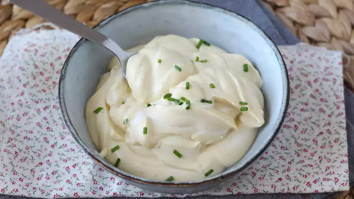 3 substitutos da maionese que ficam prontos em 5 minutos e vão te fazer esquecer a versão tradicional