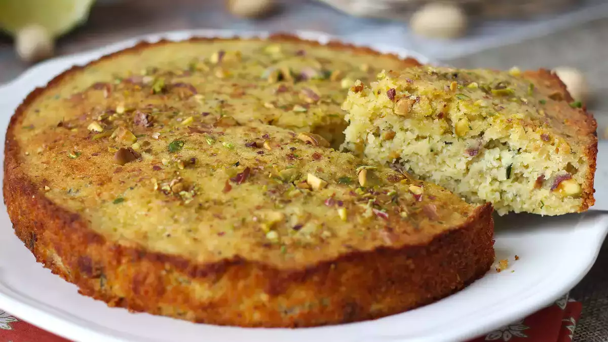 O truque simples que deixa esse bolo absurdamente úmido e leve está em um ingrediente que você nunca imaginou usar