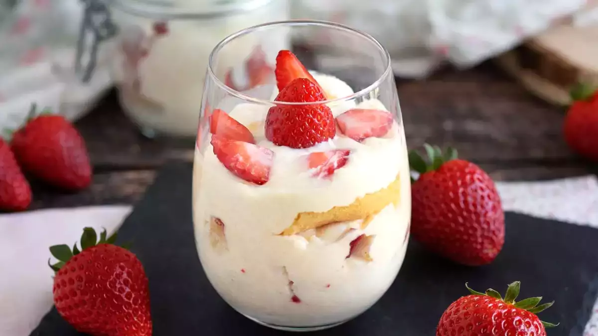 Tiramisu de morango: a versão diferente do clássico italiano que surpreende