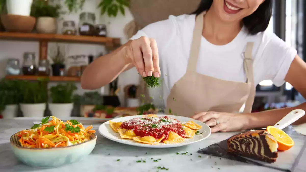 Menu do dia, 26 abril : Uma experiência gastronômica tropical: salpicão, ravioli e bolo zebra