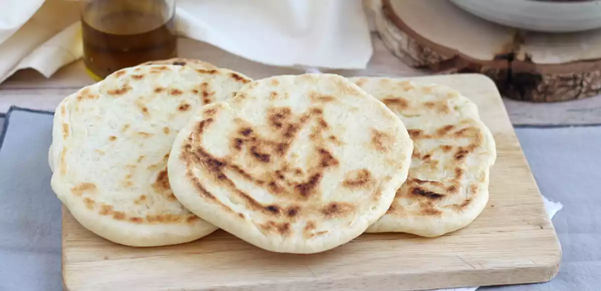 Como fazer o Pão de FRIGIDEIRA ( Pão Sírio/Pão Pita)?