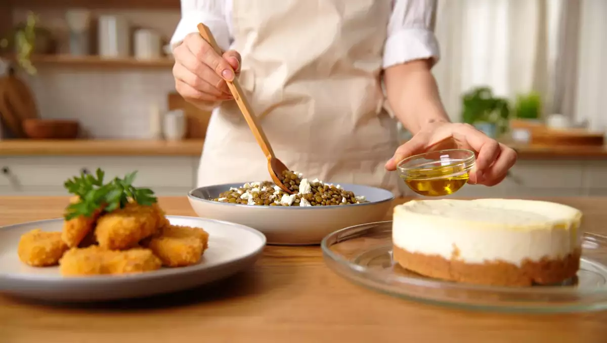 Menu do dia, 4 de maio: uma combinação deliciosa de salada, nuggets e cheesecake