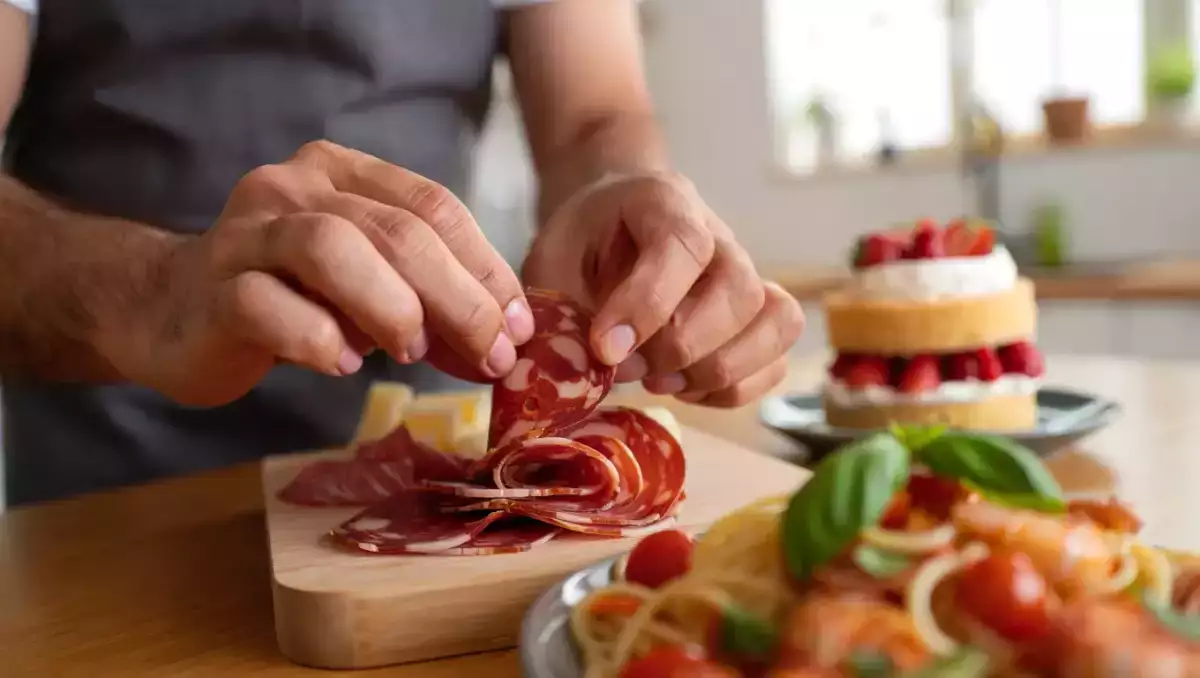Menu do dia, 31 de Maio: Uma tábua de embutidos, espaguete com camarão e um delicioso fraisier