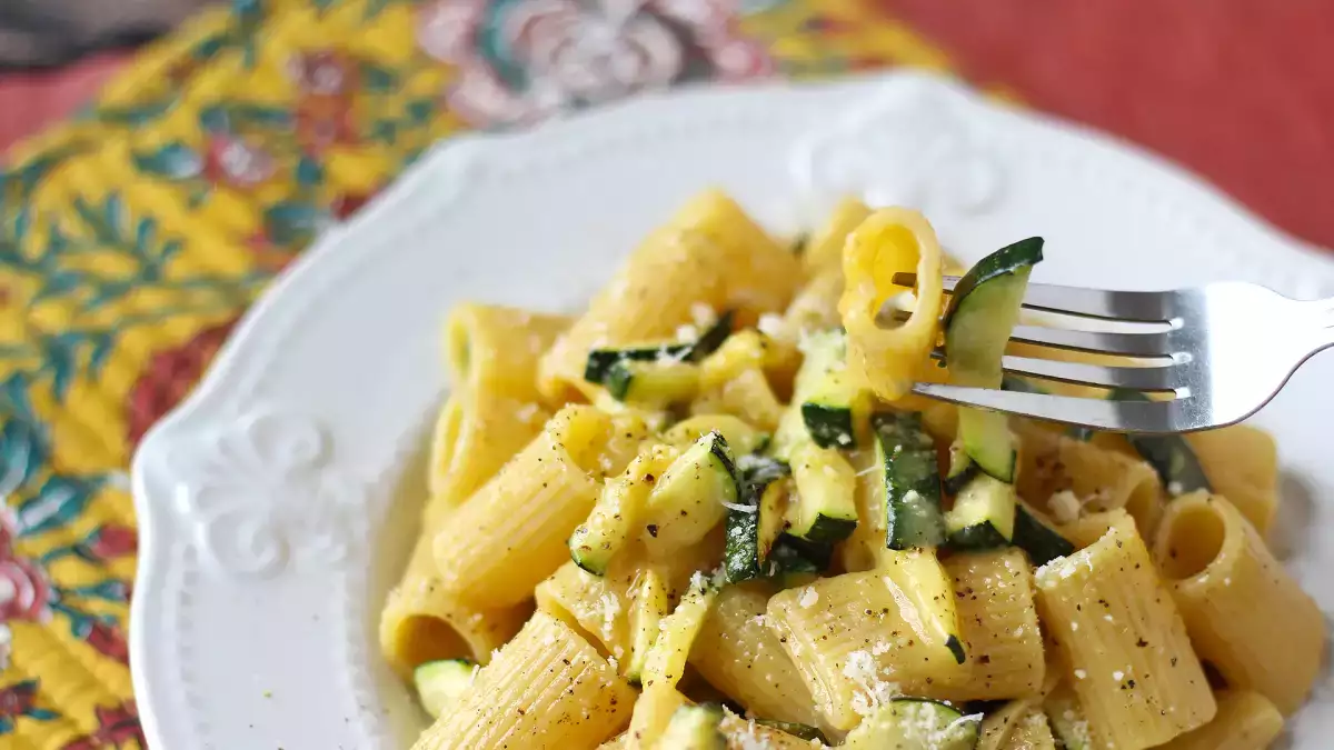 8 receitas de massas vegetarianas baratas que mostram como manter sabor e qualidade gastando pouco