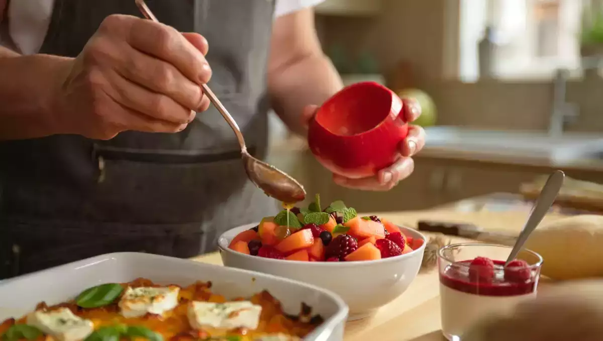 Menu do dia, 7 de Junho: uma explosão de sabores com salada, macarrão e panna cotta