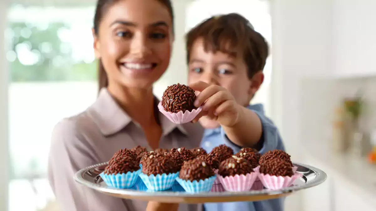 Descubra o ingrediente inesperado que transforma o brigadeiro, deixando-o mais intenso e cremoso