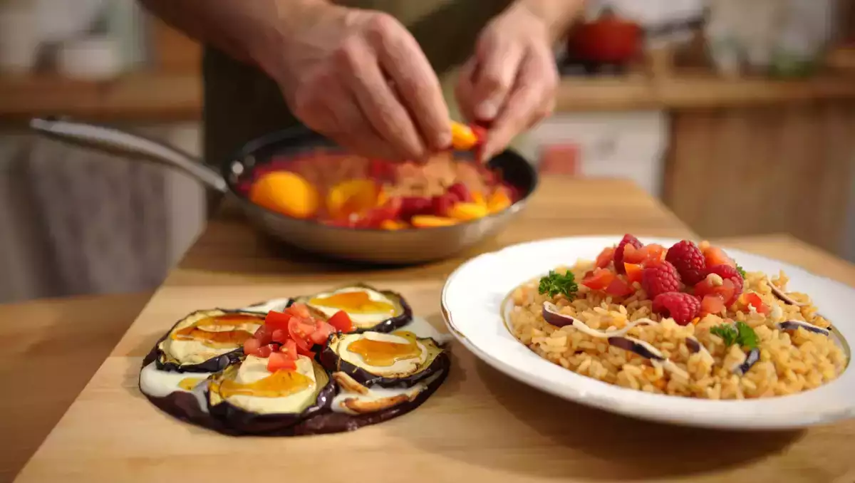 Menu diário, 12 de junho: delícias de berinjela, lula e uma salada de frutas refrescante