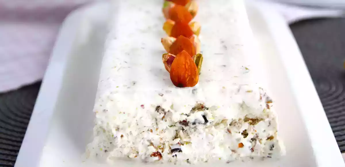 Prepare o Nougat em casa, aquele sorvete lindíssimo e chiquérrimo da sorveteria.