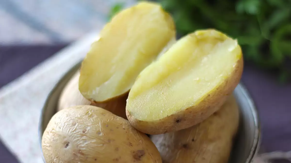 As suas batatas nunca ficam bem cozidas? O detalhe que quase toda a gente ignora explica porquê