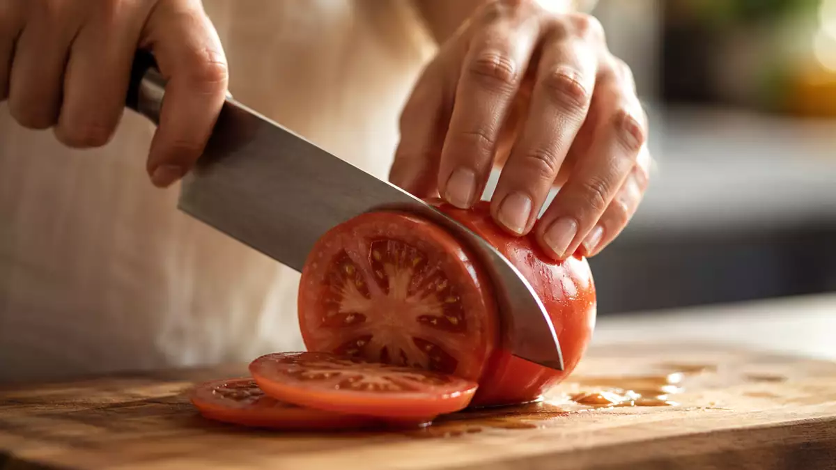 Cinco ingredientes comuns que podem estar danificando suas facas — e você provavelmente não percebe