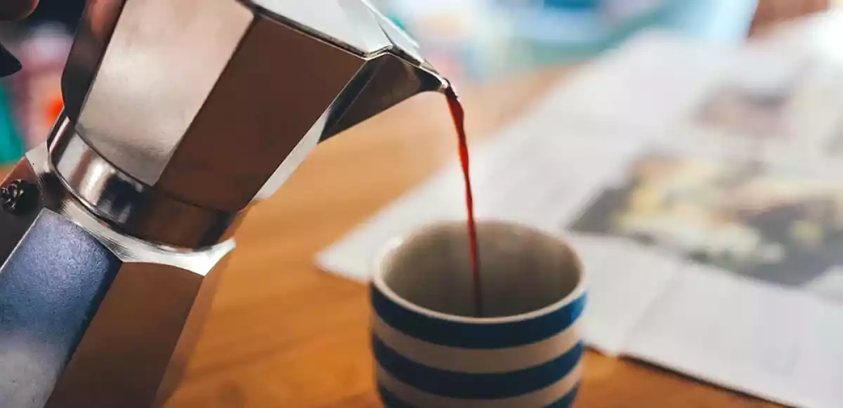 Até que horas posso tomar café?