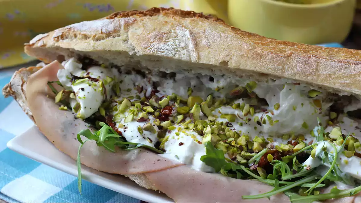 Mortadela, burrata e pistache: por que essa combinação italiana está em alta no momento