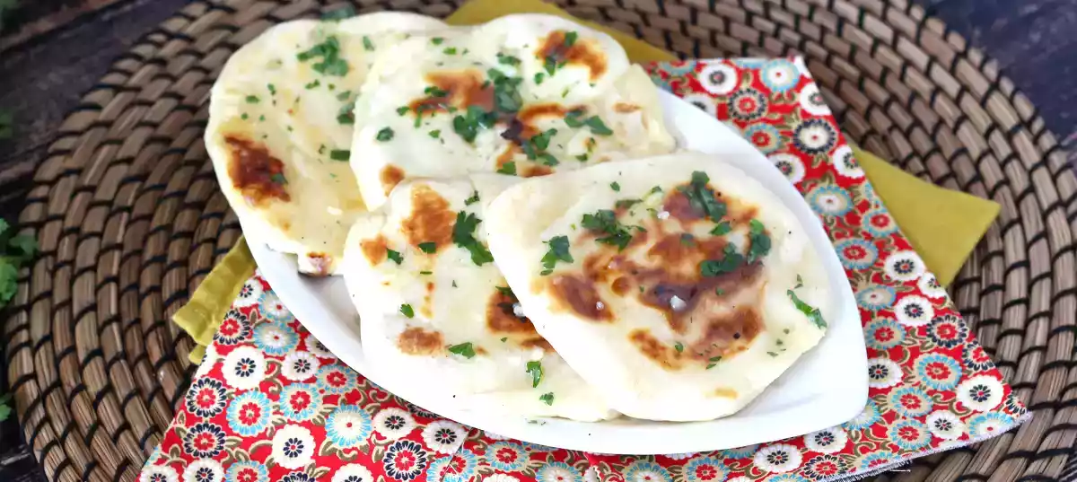 Transforme a massa de pizza em Naans express!