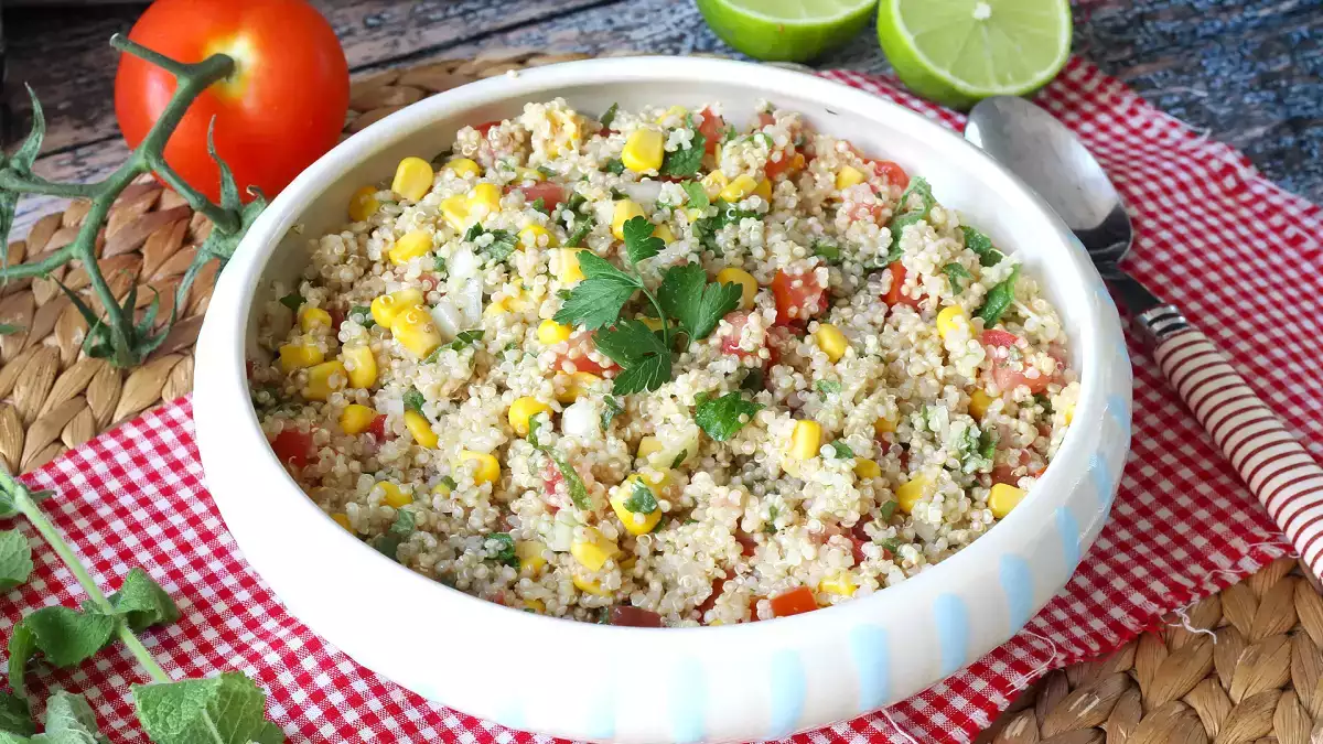 Preparou salada com antecedência? Veja quanto tempo ela pode durar na geladeira sem perder o frescor