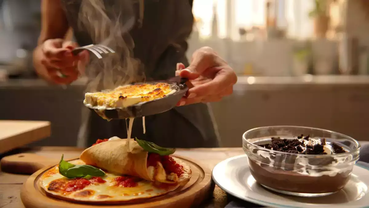 Menu do dia, 3 de julho: delícias de saganaki, wrap de pizza e mousse de oreos