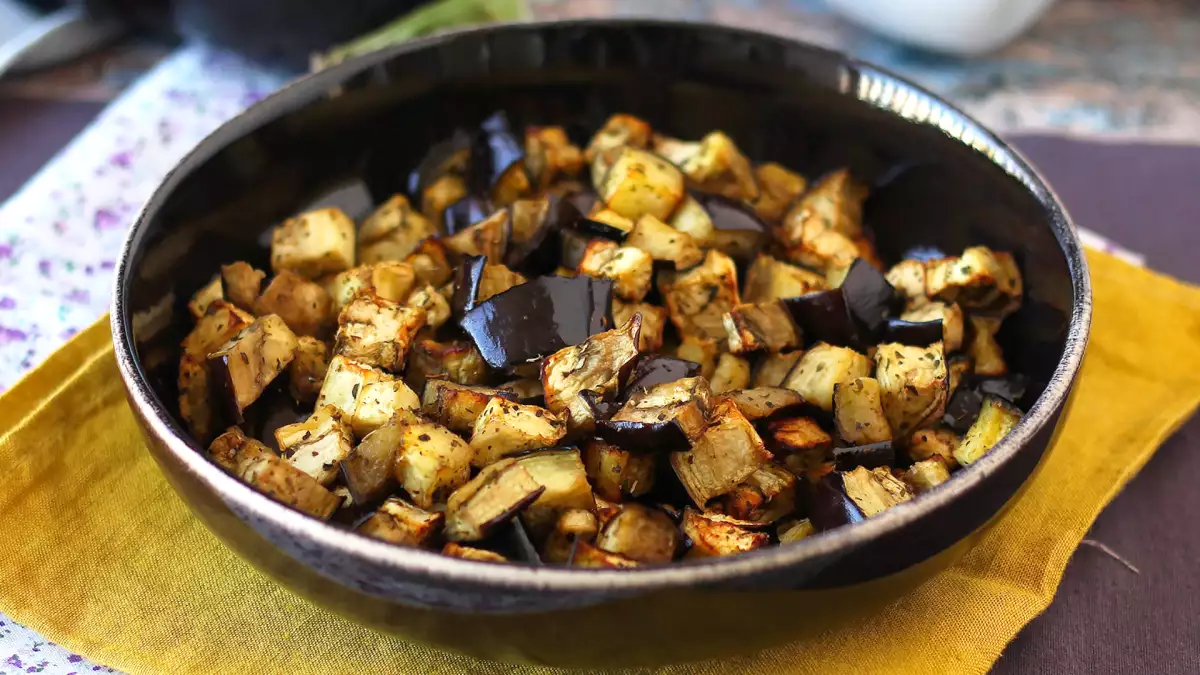 Testámos beringelas na Air Fryer e o resultado convenceu-nos: o acompanhamento de verão que salva qualquer jantar