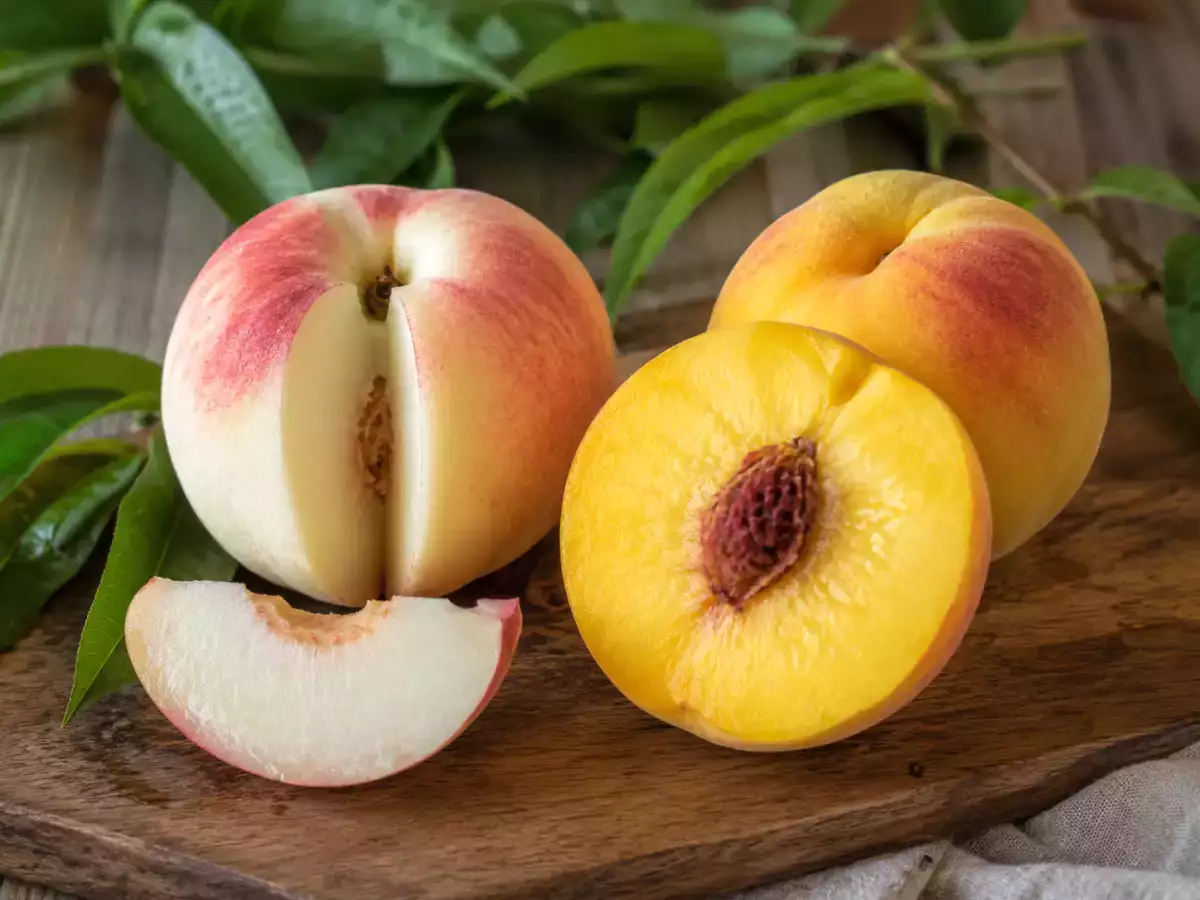 Pêssego branco ou amarelo: qual escolher, dependendo da receita?