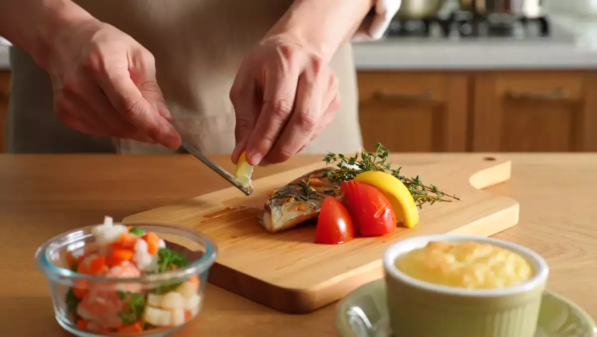 Menu diário, 15 de agosto: terrina de delícias do mar, badejo com tomate e flan parisiense
