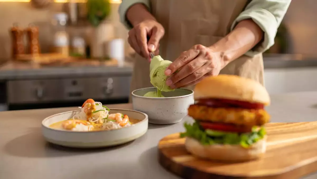 Menu do dia, 24 de agosto: salada de bifum com camarão, hambúrguer de frango na air fryer e sorvete de kiwi