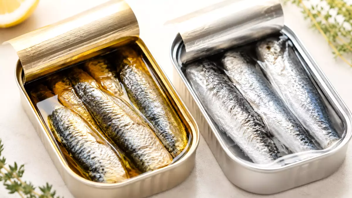 Sardinha em óleo ou em água? Veja quando cada uma é a melhor opção