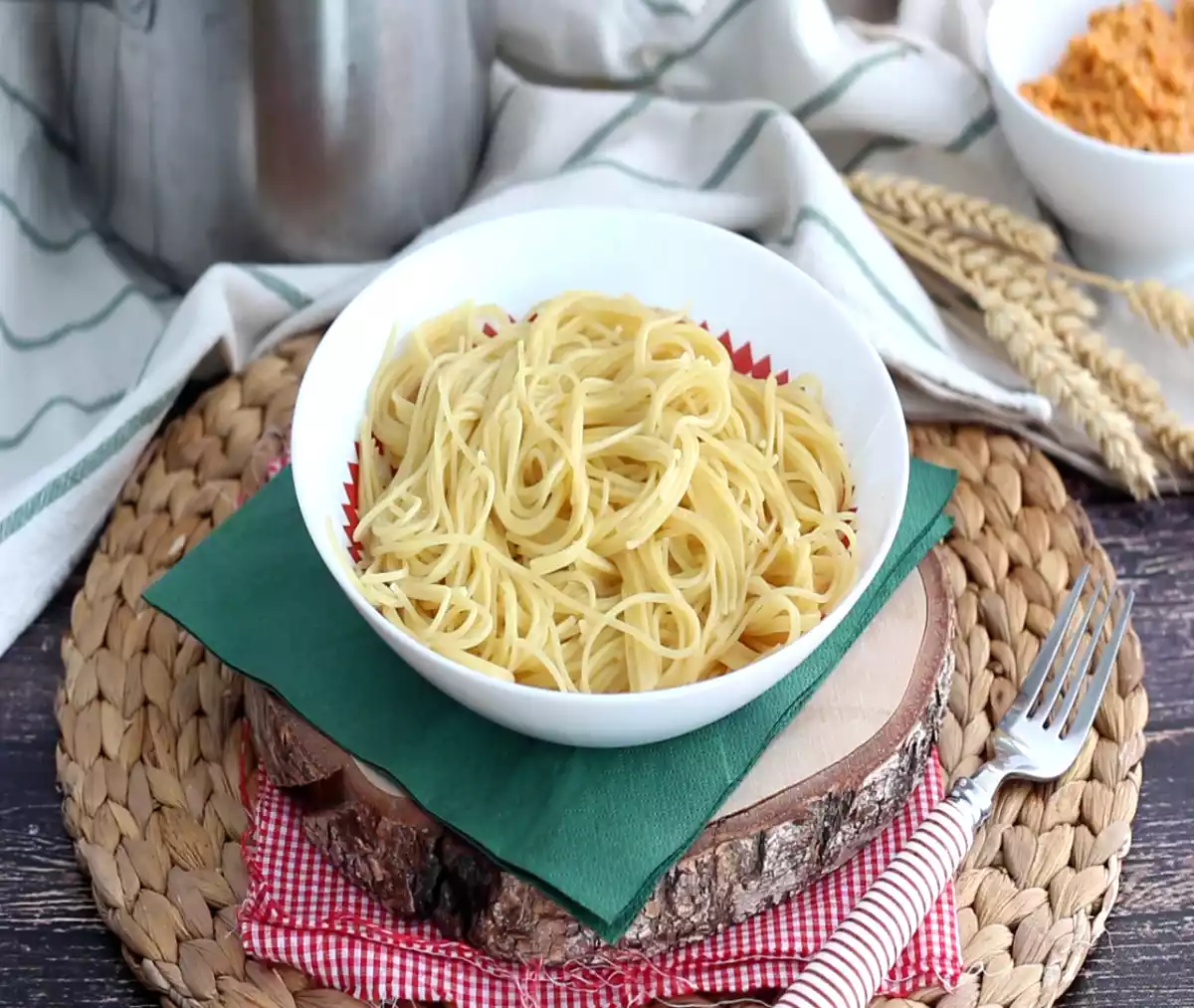 Por que o macarrão é a comida preferida das crianças? Um Mistério Saboroso!