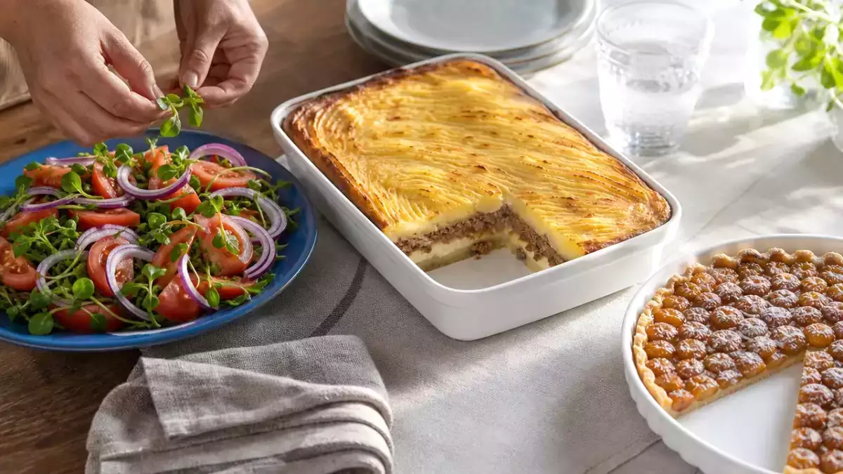 Menu diário, 25 de setembro: salada de agrião, empadão de carne e tarte de ameixa amarela
