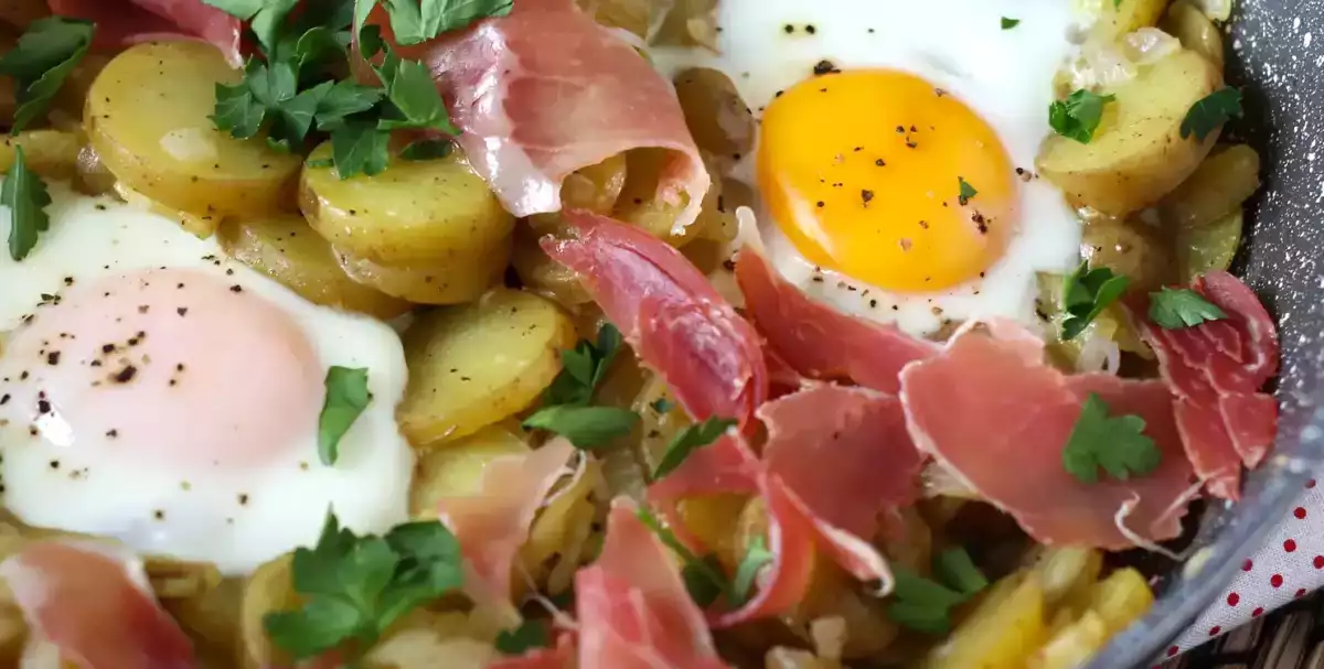 Não sabe o que preparar hoje à noite? Com batatas e ovos, você já tem quase tudo o que precisa para essa refeição
