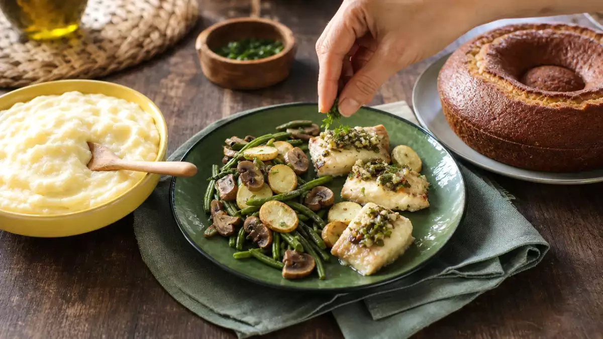 Menu diário, 21 de outubro de 2026: pescada na air fryer, purê de mandioca e bolo de iogurte com chocolate