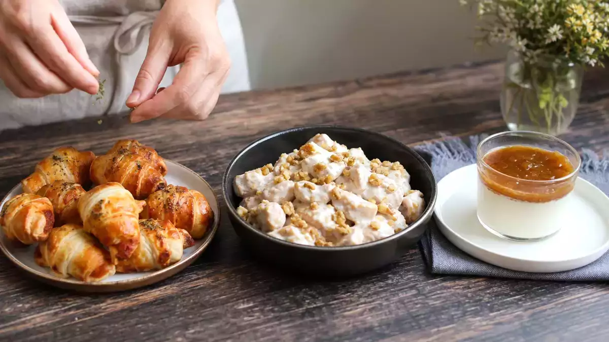 Menu diário, 27 de outubro: croissants de pizza, nhoque de abóbora cremoso e panna cotta de figo