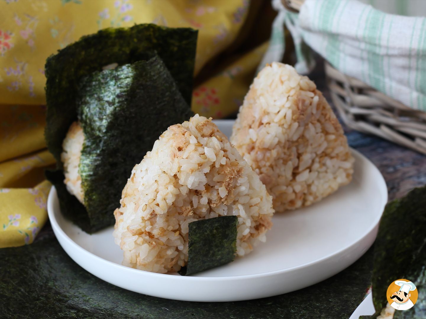 Como embalar um onigiri e mantém a alga crocante?