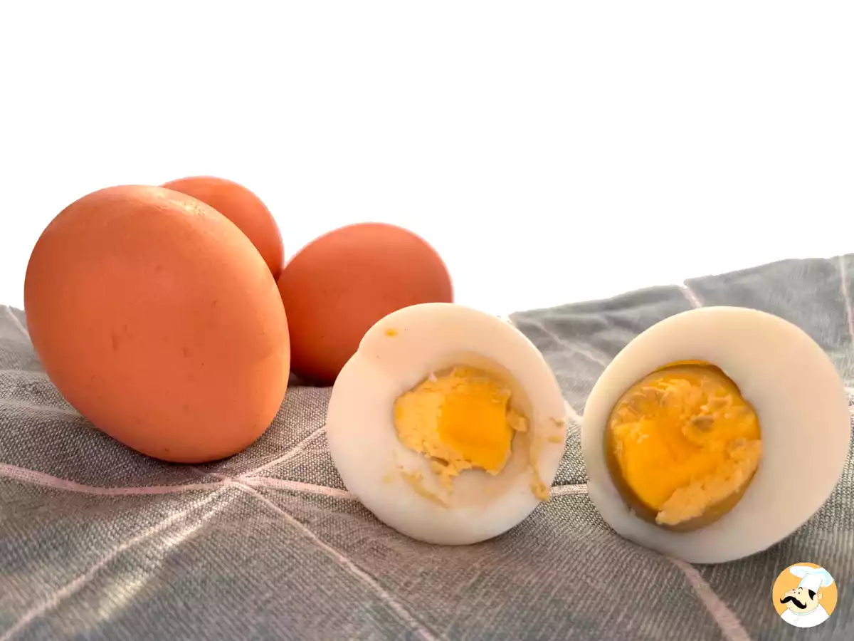 Ovo cozido com gema cinza: é perigoso comer? Descubra o que causa esse problema e como evitá-lo