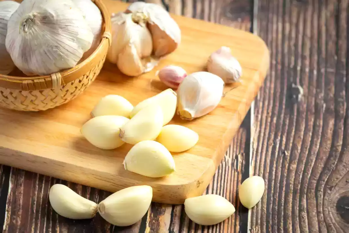 6 Benefícios curativos do alho que você precisa conhecer!