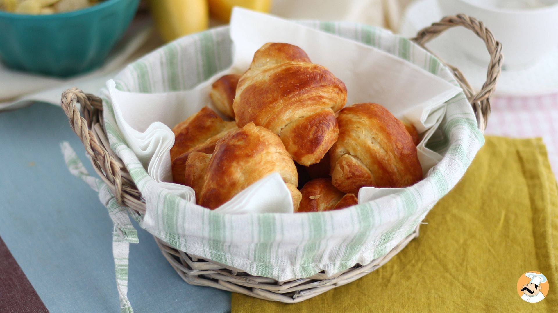 Nada é jogado fora aqui: Maneiras de usar um croissant (ou outra massa) que ficou velho!